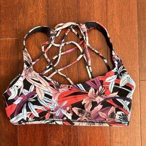 Lululemon sports bra